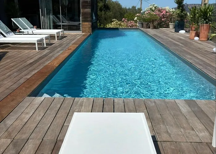 Avec Vue Sur La Baie De Santa Giulia A Porto-vecchio Villa *