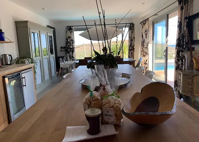 Villa Avec Vue Sur La Baie De Santa Giulia A Porto-vecchio *