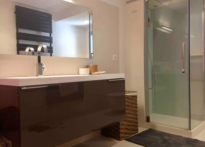 Avec Vue Sur La Baie De Santa Giulia A Porto-vecchio