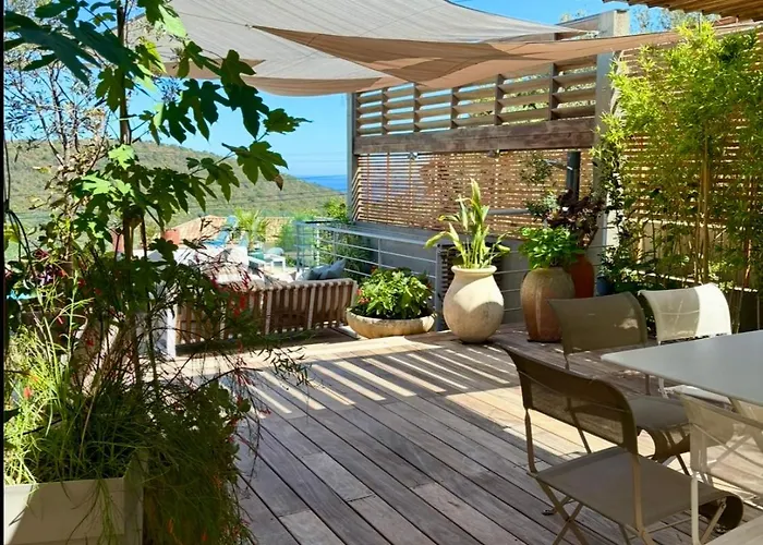 Avec Vue Sur La Baie De Santa Giulia A Porto-vecchio Villa *