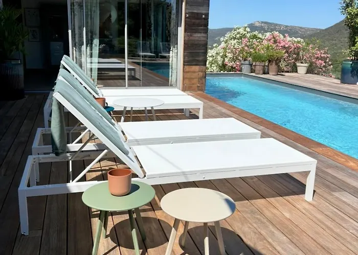 Avec Vue Sur La Baie De Santa Giulia A Porto-vecchio