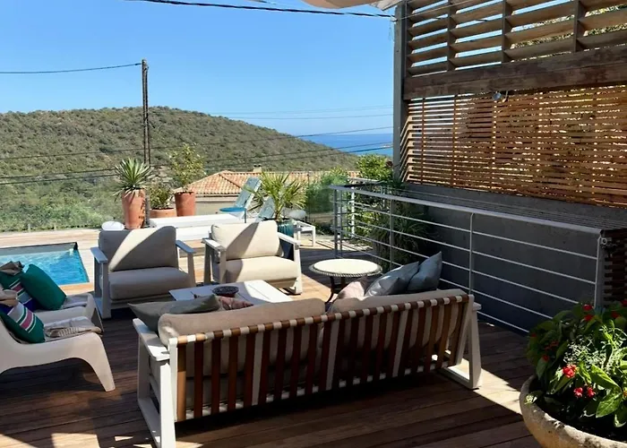 Avec Vue Sur La Baie De Santa Giulia A Porto-vecchio * Porto-Vecchio (Corsica)