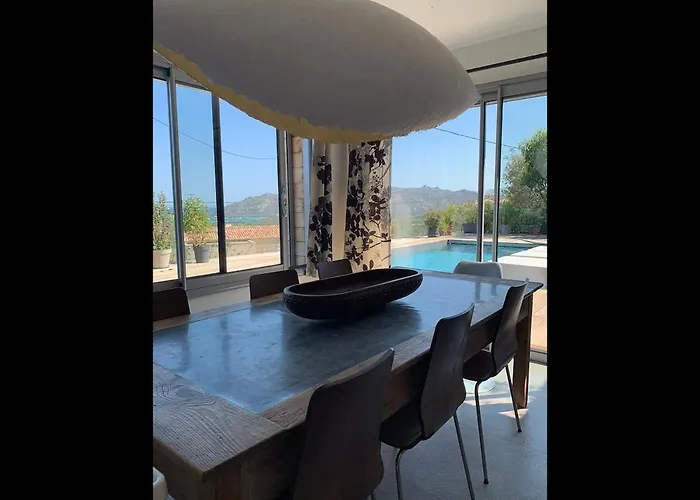 Avec Vue Sur La Baie De Santa Giulia A Porto-vecchio * Porto-Vecchio (Corsica)