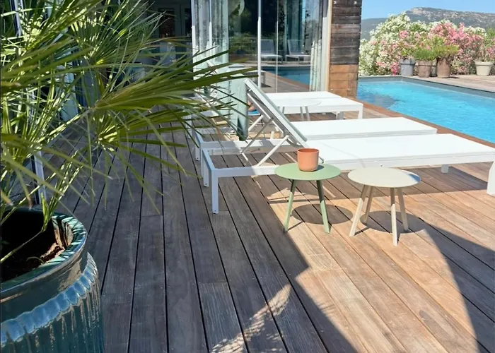 Avec Vue Sur La Baie De Santa Giulia A Porto-vecchio Villa Porto-Vecchio (Corsica)