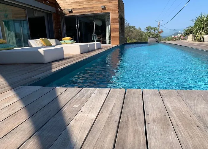 Avec Vue Sur La Baie De Santa Giulia A Porto-vecchio Villa Porto-Vecchio (Corsica)